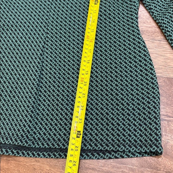 Diane Von Furstenburg long sleeve top. Luxurious feel. Green and black Small - Picture 5 of 8